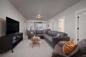 Elevated Escape Eagle Crest