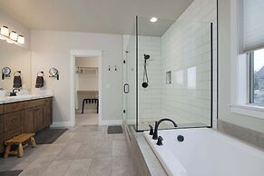 Elevated Escape Eagle Crest