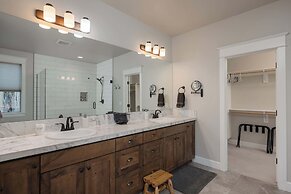 Elevated Escape Eagle Crest