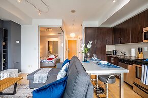 Casa Queen- Elegant Suite in Leslieville