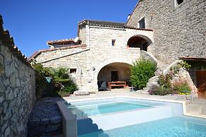 Amazing Apartment in Lanas With Large Garden
