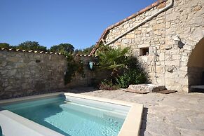 Amazing Apartment in Lanas With Large Garden