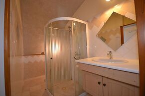 Amazing Apartment in Lanas With Large Garden
