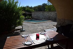 Amazing Apartment in Lanas With Large Garden