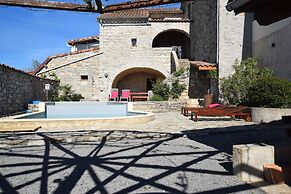 Amazing Apartment in Lanas With Large Garden