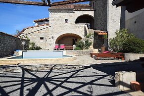 Amazing Apartment in Lanas With Large Garden