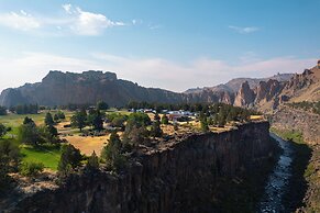Smith Rock Base Camp Sleeps 6!