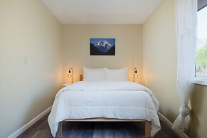 Smith Rock Base Camp Sleeps 6!