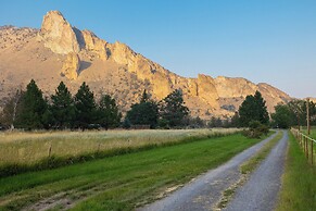 Smith Rock Base Camp Sleeps 6!