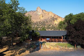 Smith Rock Base Camp Sleeps 6!