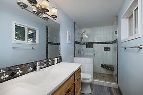 Smith Rock Base Camp Sleeps 6!