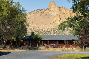 Smith Rock Base Camp Sleeps 6!