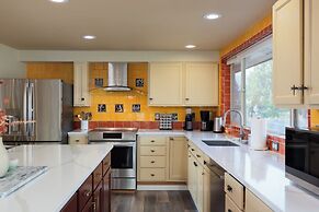 Smith Rock Base Camp Sleeps 6!