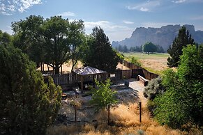 Smith Rock Base Camp Sleeps 6!