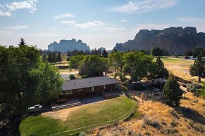 Smith Rock Base Camp Sleeps 6!