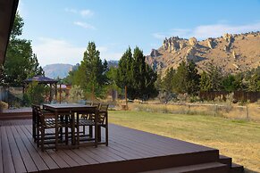 Smith Rock Base Camp Sleeps 6!