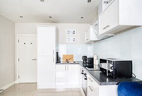 Spacious 1 Bedroom Near Hospital