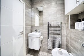 Spacious 1 Bedroom Near Hospital