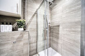 Spacious 1 Bedroom Near Hospital