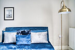 Spacious 1 Bedroom Near Hospital