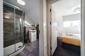 Whitchurch 2 Bedroom Flat near Hospital