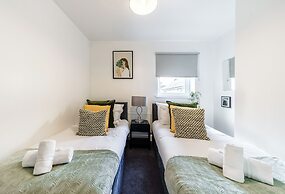 Whitchurch 2 Bedroom Flat near Hospital