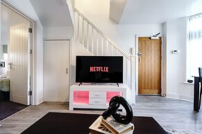 Whitchurch 2 Bedroom Flat near Hospital