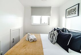 Whitchurch 2 Bedroom Flat near Hospital