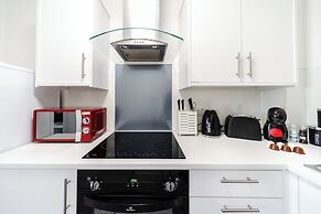 Whitchurch 2 Bedroom Flat near Hospital