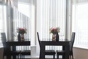 Whitchurch 2 Bedroom Flat near Hospital