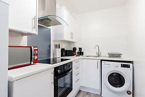 Whitchurch 2 Bedroom Flat near Hospital