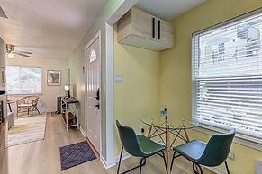 Garden Home Walkable to East Austin Eateries
