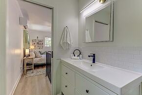 Garden Home Walkable to East Austin Eateries