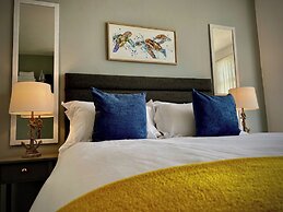 The Horncliffe Hot Tub House