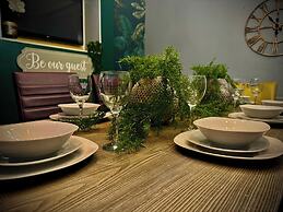 The Horncliffe Hot Tub House