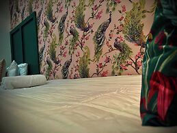 The Horncliffe Hot Tub House