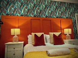 The Horncliffe Hot Tub House