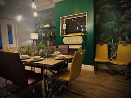 The Horncliffe Hot Tub House