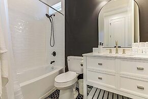 Pet Friendly Quiet Neighborhood Near S. Lamar