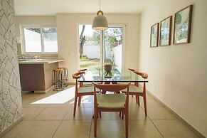 Family House with Pool & Garden in Leon