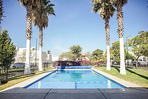 Family House with Pool & Garden in Leon