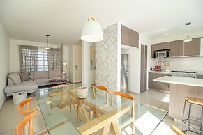 Family House with Pool & Garden in Leon