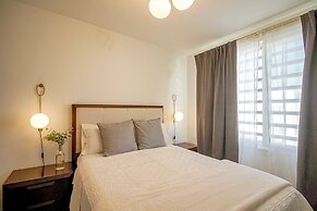 Family House with Pool & Garden in Leon