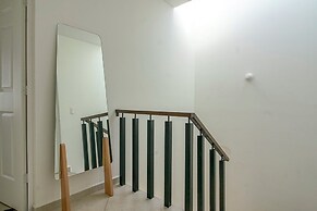 Family House with Pool & Garden in Leon