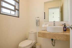 Family House with Pool & Garden in Leon