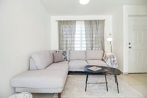 Family House with Pool & Garden in Leon