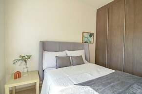 Family House with Pool & Garden in Leon