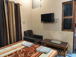 Goroomgo Bliss guest house Varanasi