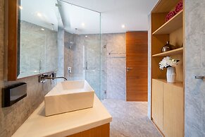 Luxury 2BR Apartment in Bluepoint 82