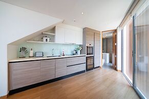 Luxury 2BR Apartment in Bluepoint 82